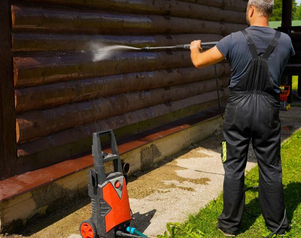 Log Home Pressure Washing in Kalispell