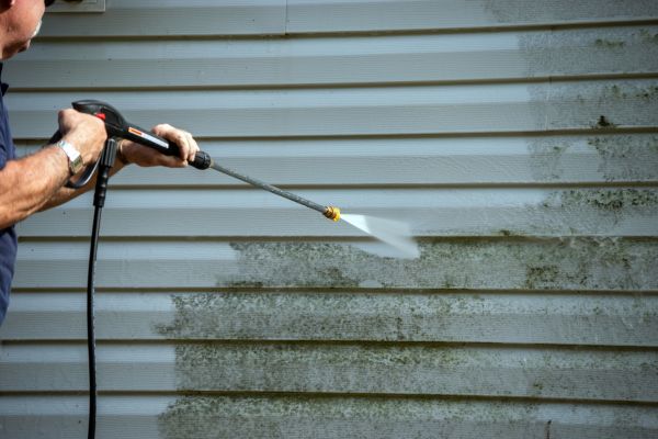 Cost of Vinyl Siding Power Washing in Kalispell